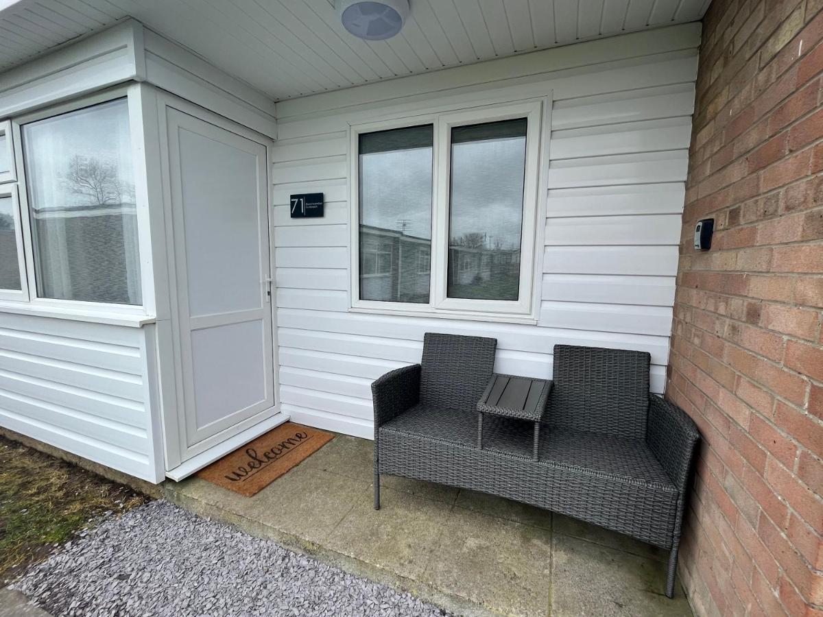 Beachcomber Sunbeach: Pet-Friendly Chalet with Club Access Scratby Exterior photo