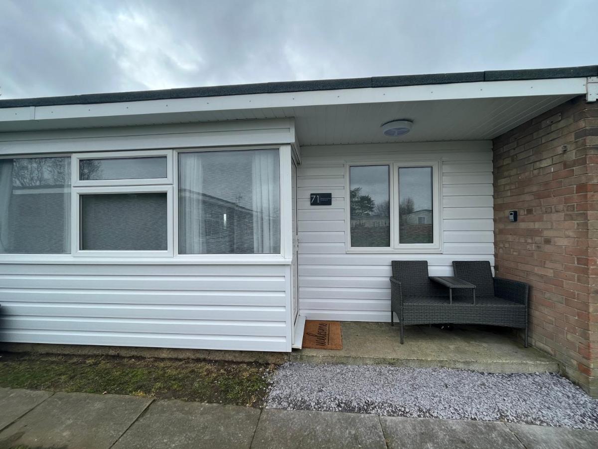 Beachcomber Sunbeach: Pet-Friendly Chalet with Club Access Scratby Exterior photo