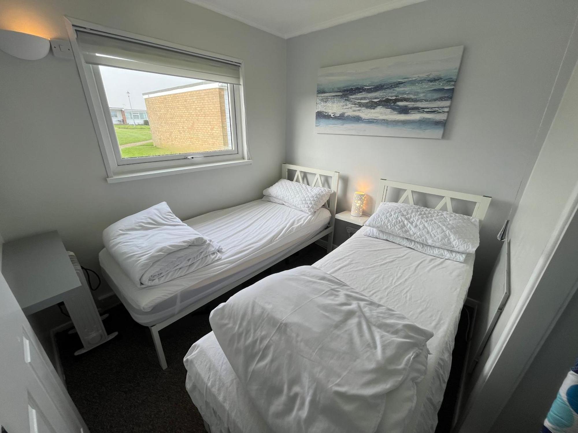 Beachcomber Sunbeach: Pet-Friendly Chalet with Club Access Scratby Exterior photo