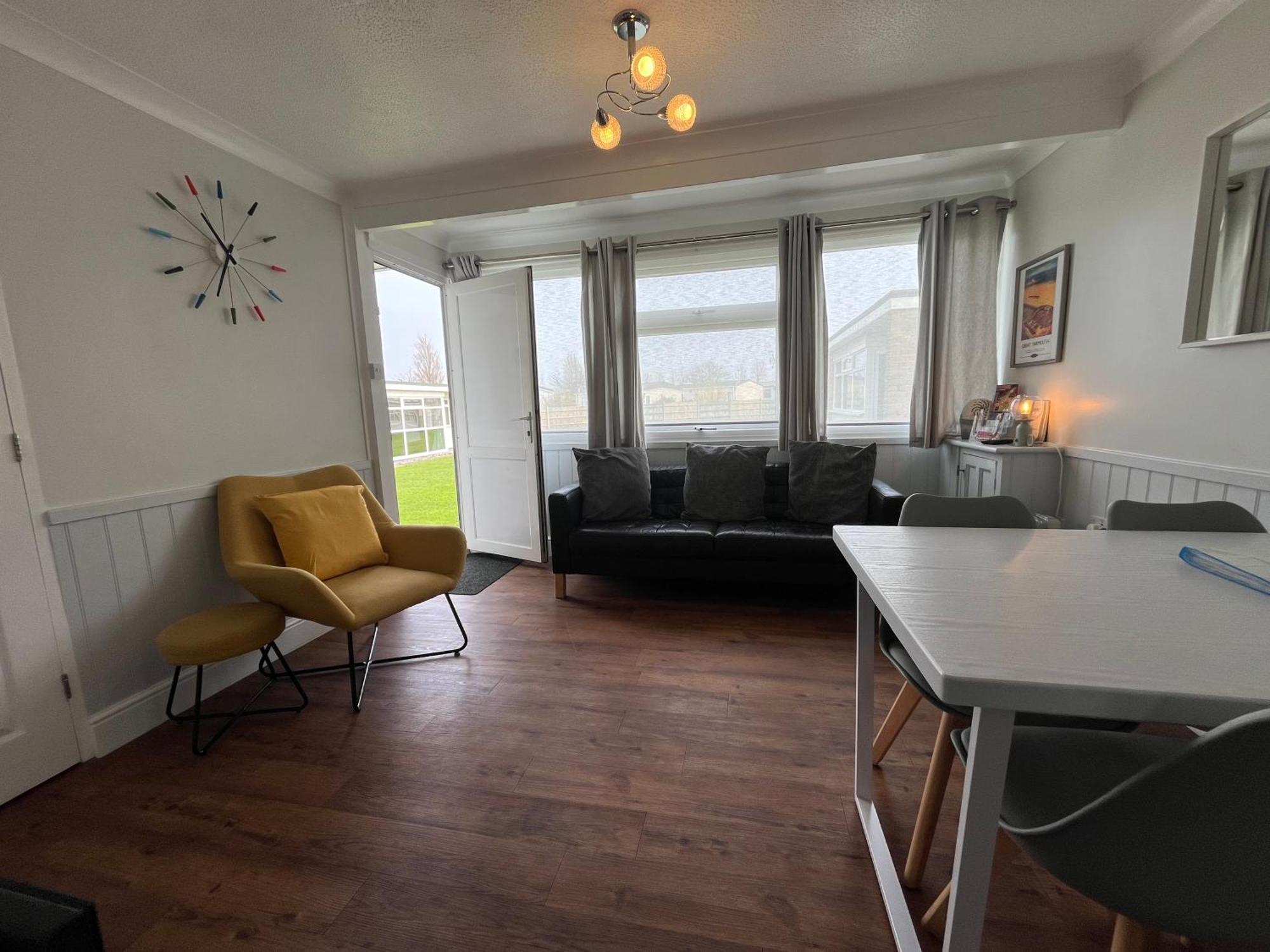Beachcomber Sunbeach: Pet-Friendly Chalet with Club Access Scratby Exterior photo